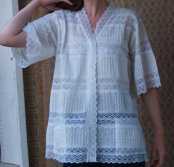 Lace and Pintucked Short Sleeved Blouse//Large - image 5