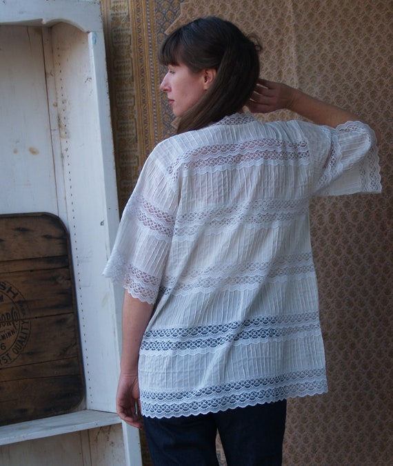 Lace and Pintucked Short Sleeved Blouse//Large - image 9