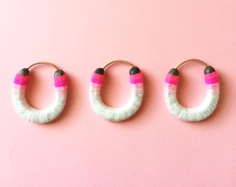 Miniature Serape Yarned Horseshoe ornament/wall hang pink ombre