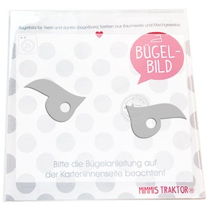 Könnte beinhalten: Eine weiße Karte mit einer rosa Sprechblase, auf der "BÜGEL-BILD" steht, und zwei grauen Bügelbildern eines Vogels. Die Karte hat außerdem einen weißen Hintergrund mit weißen Punkten und den Text "Bitte die Bügelanleitung auf der Karteninnenseite beachten!" und "MIMMIS TRAKTOR®".