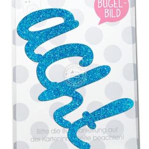 Może przedstawiać: Błyszcząca, niebieska naszywka do prasowania z napisem "auf" w ozdobnym, pochylonym kroju. Naszywka znajduje się na białym tle z szarymi kropkami. Tekst "BÜGEL-BILD" znajduje się w różowej chmurce dialogowej. Tekst "MIMMIS TRAKTOR®" znajduje się na dole obrazu.