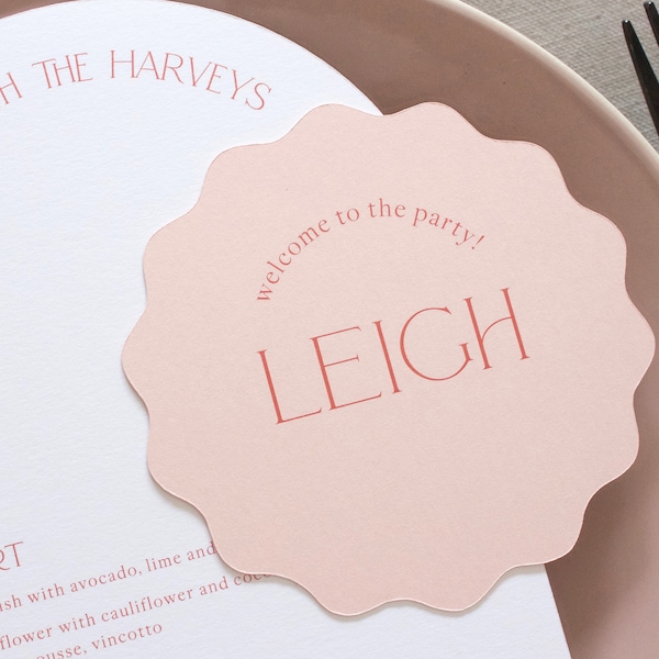 Hochzeits-Tischkarten, gewellte Kreis-Tischkarten, Hochzeit-Untersetzer, Kreiswellen-Tischkarte, Namenskarten mit Wellen, Namen der Gäste