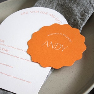 Menús de boda, menús de arco impresos con tarjetas de lugar onduladas circulares, menús personalizados, posavasos con nombres de invitados GINEBRA