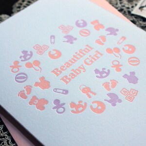 Carte pour bébé Belle carte typographique pour bébé fille