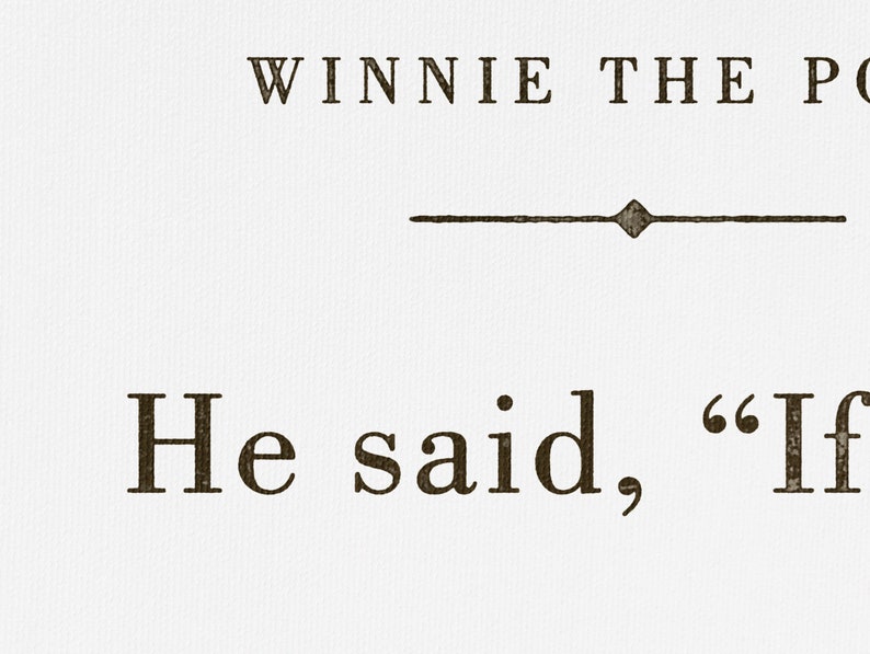 Pu&ograve; includere: Un'immagine in bianco e nero di una pagina di un libro. Il testo dice "WINNIE THE POOH" e "He said, "If"