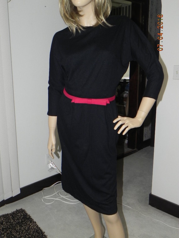 Vintage Black 3/4 sleeve dress with belt. belt is… - image 1