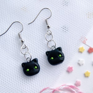 Niedliche schwarze Katze Baumeln Ohrringe, Katze Schmuck, Geschenk für Katzenliebhaber, Polymer Clay Katze Ohrringe, kawaii Schmuck, süße Tier Ohrringe, schwarze Katze Geschenk