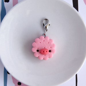 Cute cookie pig charm, kawaii polymer clay food charms, kawaii pig charm, miniature food charm, cute animal charm, kawaii necklace charm
