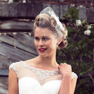 Simple Light Ivory Birdcage Veil | Short Birdcage Veil | 50&#39;s Style Face Veil
