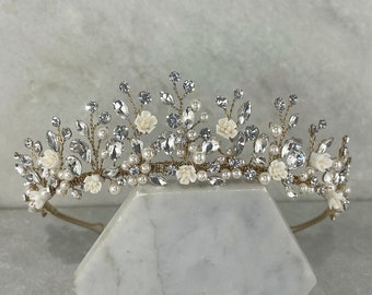 Couronne de mariage en fleurs d'or, perles et cristaux | Diadème nuptial traditionnel en or | Diadème nuptial en or | Couronne de fleurs d’or | Fleur peinte