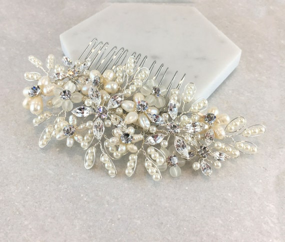 Pearl Flower Wedding Hair Comb: Crystal Rhinestones  display picture 3
