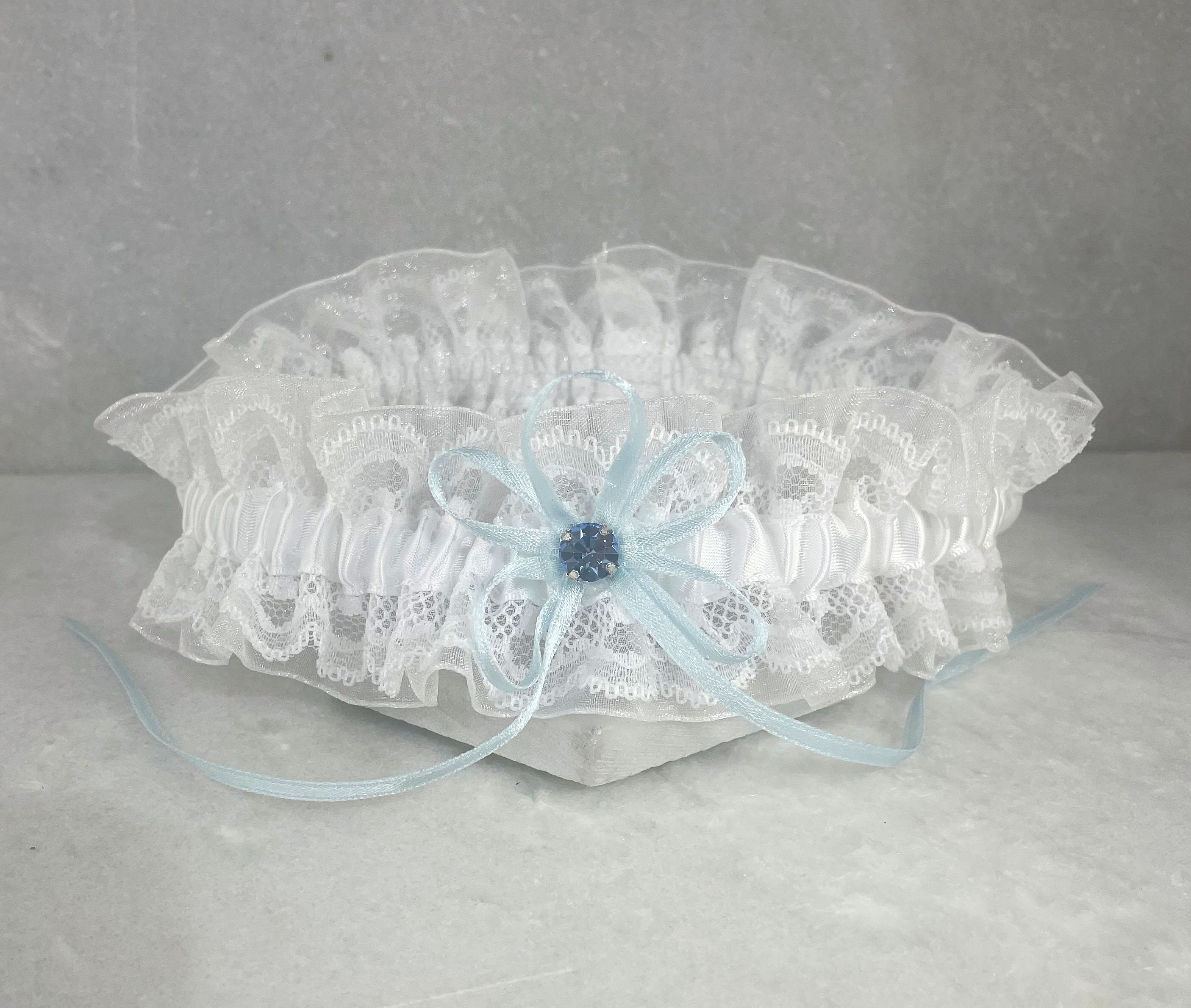Giarrettiera Da Sposa In Pizzo Blu E Bianco Con Cuore Di Cristallo - Arranview Jewellery AV-8451