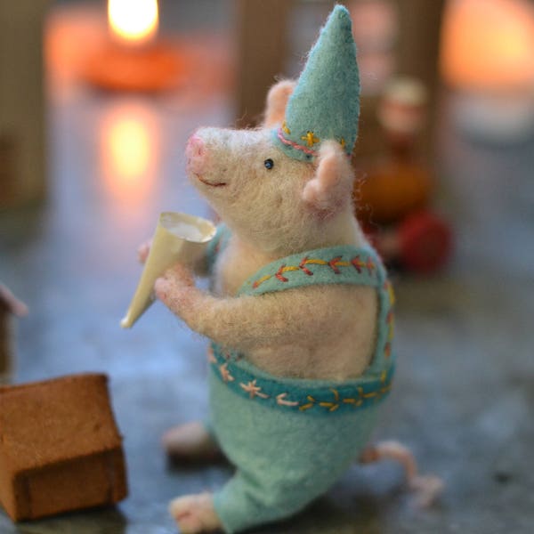 Elf Pig Christmas figurine. One-of-a-kind needle felted pig. Holiday gift and decoration. Santa's helper. Handmade elf doll for animal lover