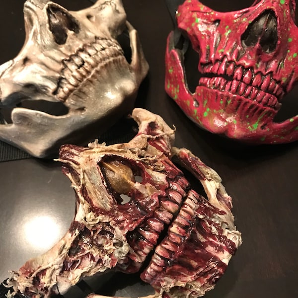 Máscara de media calavera con mandíbula móvil. (Opciones de pintura personalizadas)