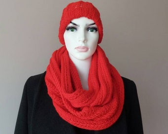 Chistmas gift. .Red Hand Knitted Infinity Scarf & Hat Set.  Knit Cowl.. Winter Scarf. Chunky Scarf. Winter accessories.