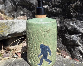 Sasquatch / Bigfoot Handgemachte Grüne Steingut Seife / Lotion Spender