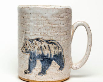 Taza de cerámica blanca de 16 oz hecha a mano con diseño de oso grizzly