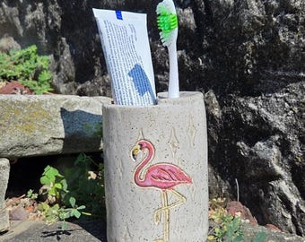 Porta-escovas de dentes clássico retrô com flamingo, feito à mão em Ohio, em cerâmica branca.
