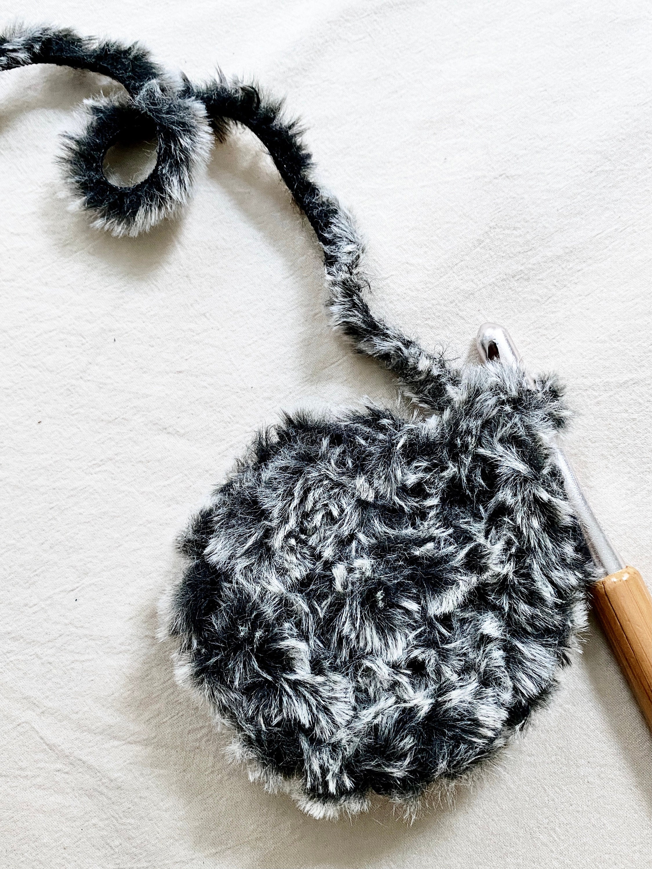 Crochet Pattern // Faux Fur Fuzzy Bucket Brimmed Cloche Bowler Hat