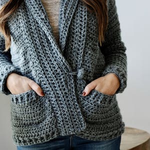 Crochet Pattern // Chunky Shawl Collar Grandpa Pockets - Etsy