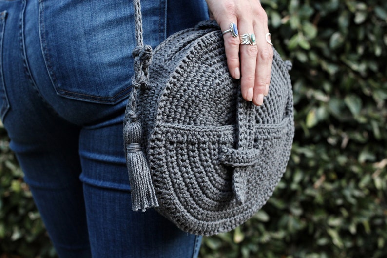 Crochet Pattern // Sturdy Circle Round Tassel Purse Bag Front Pocket Closure // Crossbody Canteen Bag Pattern PDF image 3