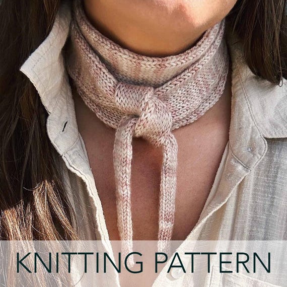 How To Tie An Ascot With A Bandana Knitting Pattern // Mini Scarf