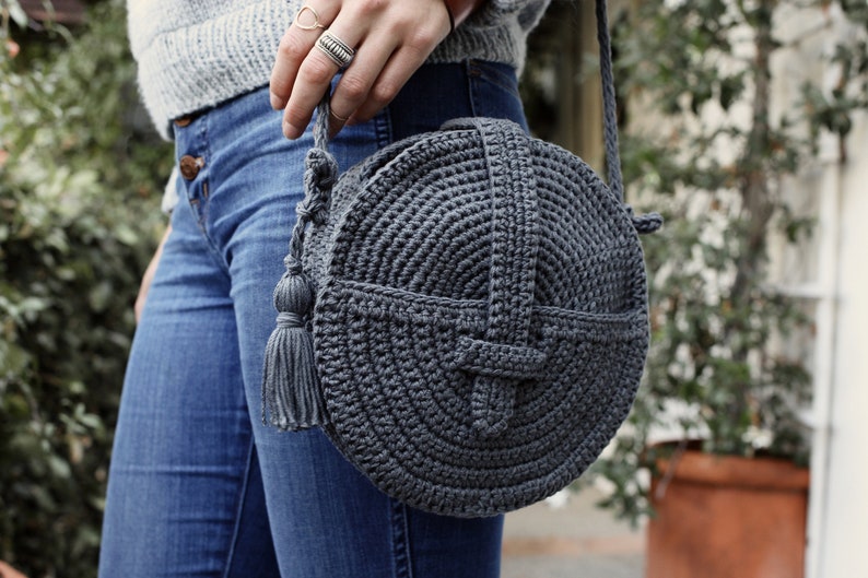 Crochet Pattern // Sturdy Circle Round Tassel Purse Bag Front Pocket Closure // Crossbody Canteen Bag Pattern PDF image 2