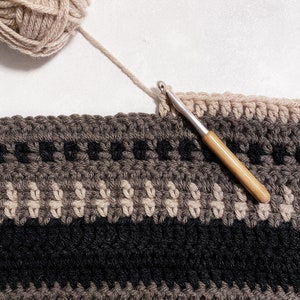 Crochet Pattern // Triangle Shawl Wrap Scarf Linen Stitch Striped ...