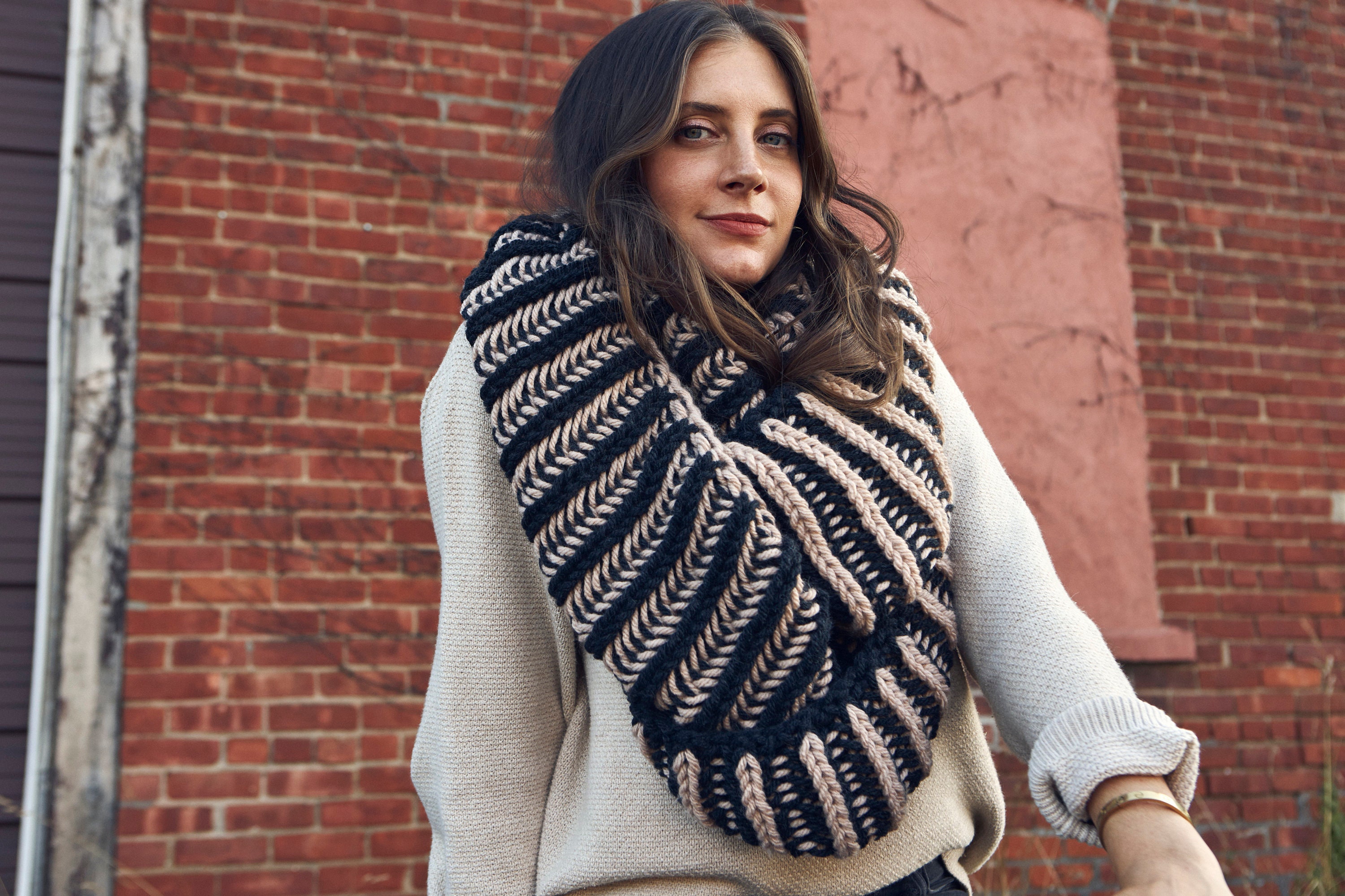 ◇marie claire ◇ Color combination check brush knit muffler Two-Tone Mistake Rib Scarf: Free Scarf Knitting Pattern