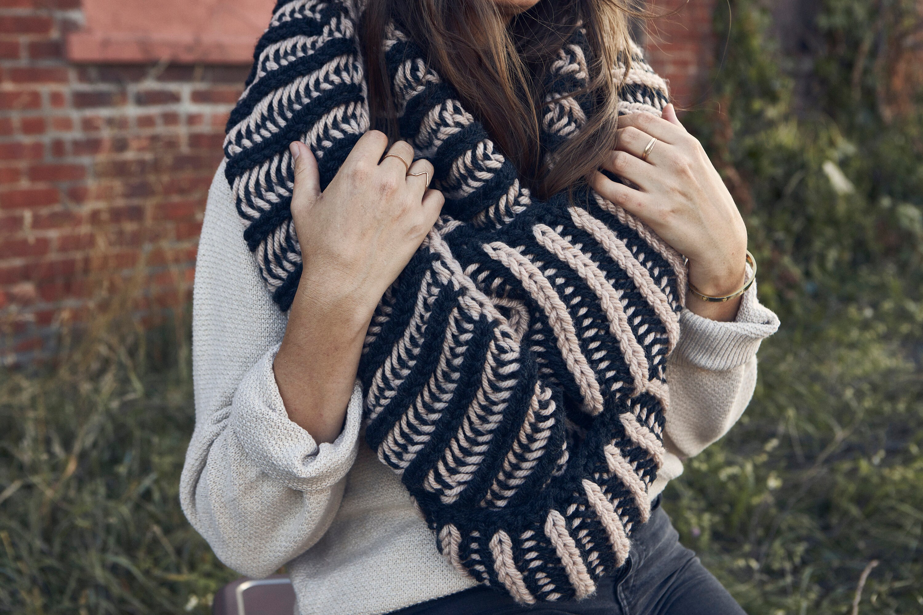 Knitting Pattern // Mesmerizing Two Tone Ribbed Striped Cowl