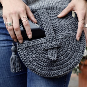 Crochet Pattern // Sturdy Circle Round Tassel Purse Bag Front Pocket Closure // Crossbody Canteen Bag Pattern PDF image 4