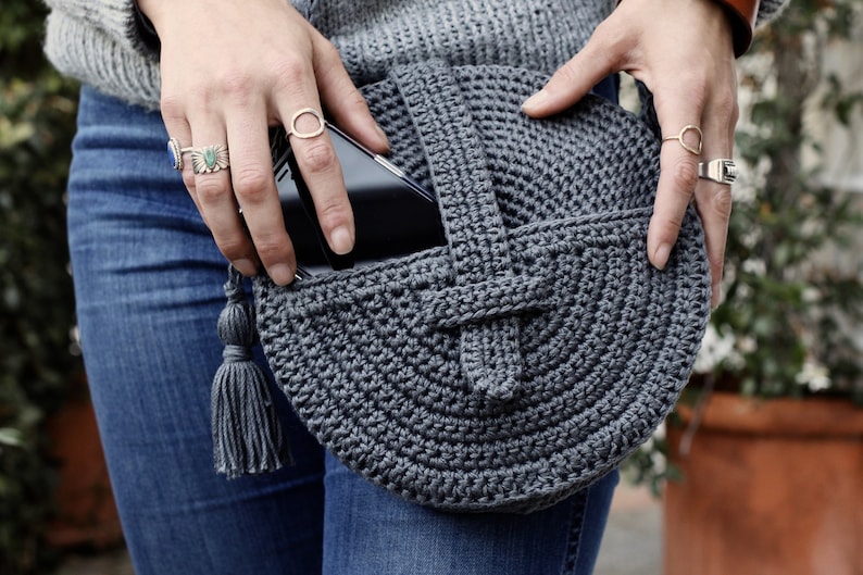 Crochet Pattern // Sturdy Circle Round Tassel Purse Bag Front Pocket Closure // Crossbody Canteen Bag Pattern PDF image 4