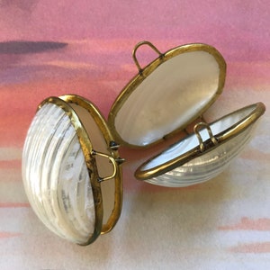Gold/Tan 2 inch Shell Jewelry Locket Trinket Pill Box