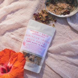 Hibiscus and Rose Flower + Salt Bath. Pregnancy safe with organic flowers and Epsom salts. 4 baths with a reuseable bath bag