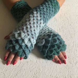 Gants femmes / mitaines / gants dragon / manchettes