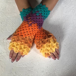 Gants femmes / mitaines / gants dragon / manchettes