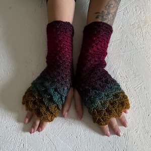 New! Fingerless Gloves, dragon scale gloves, women gloves, Arm Warmers , women gift