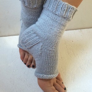 New women Hand Knit gray Pedicure Socks, Knitted Toeless Socks, Socks for Pedicure, women gray Piyo Socks, Yoga socks with heel