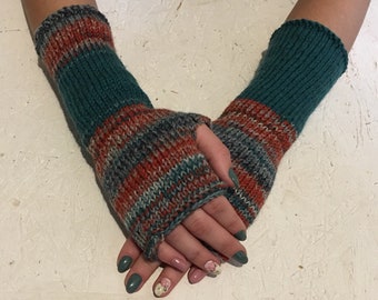 Groene vrouwen cadeauhandschoenen, gebreide vingerloze handschoenen, wanten lange armwarmers, Boho handschoen, pols lange armwarmers, klaar om te verzenden!