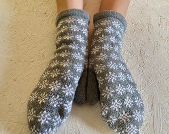 Gray   mittens,   gray white women gloves,  winter wool gloves, Knitted  Mittens