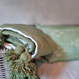 Moroccan pompom blanket  180x280cm