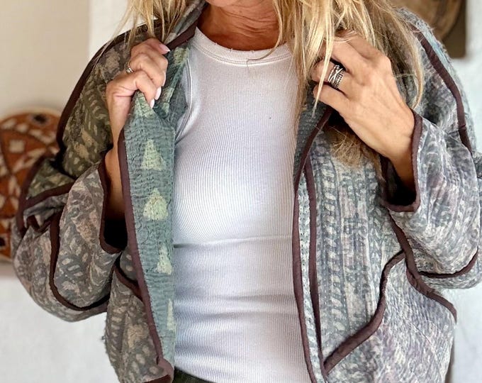 Afbeelding uitgelichte listing: Cropped reversible Kantha jacket -  made of vintage Indian fabric; one size fits all