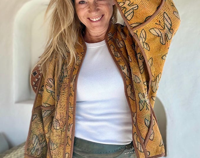 Afbeelding uitgelichte listing: Reversible Kantha jacket -  made of vintage Indian fabric; one size fits all