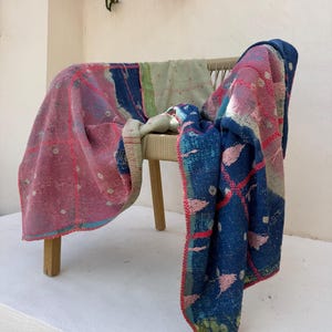 Vintage Reversible Kantha Quilt – Handmade Indian Cotton Throw – Double-Sided Bohemian Bedspread – Unique Kantha Blanket