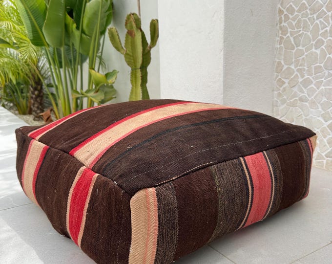 Afbeelding uitgelichte listing: Moroccan kilim pouf / Big floor pillow / Vintage textile pouf / Handmade Moroccan poof / 100% wool / 60x60x25cm