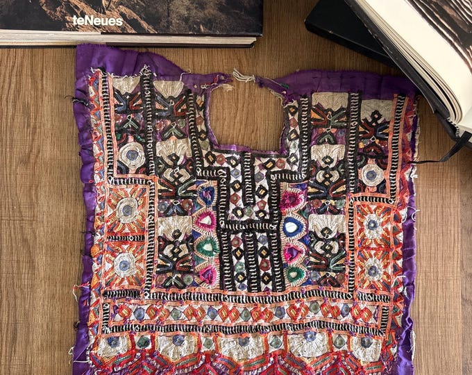 Afbeelding uitgelichte listing: Rare Vintage South Asian Tribal Embroidery Panel | Hand Embroidered Textile | Kutch, Sindh or Balochistan Style | Bohemian Wall Art