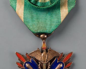 第二次世界大戦時の日本軍陸軍勲章「旭日章」桐章 - Etsy 日本