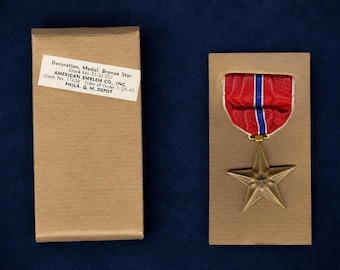 WWII WW2 Vintage US Bronze Star Medal in Original Box