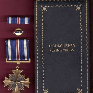 WWII WW2 US Distinguished Flying Cross Medal with Case