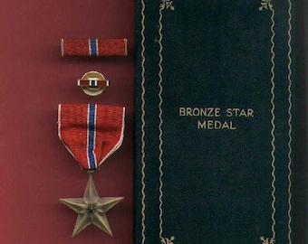 WWII WW2 Vintage US Bronze Star Medal with Case